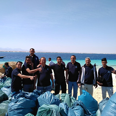 Mitarbeiter von Siva Grand Beach bei einem Gruppenfoto