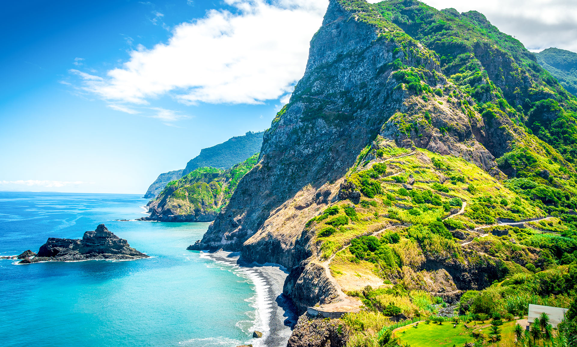Grüne Berglandschaft, Blütenzauber und wunderschöne Küste - Das ist Madeira!