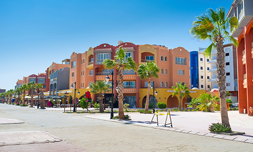 Bunte Geschäfte in der Hurghada Marina