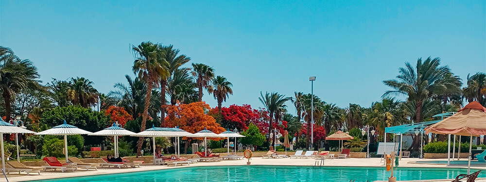 Der Pool des Grand Hotel in Hurghada