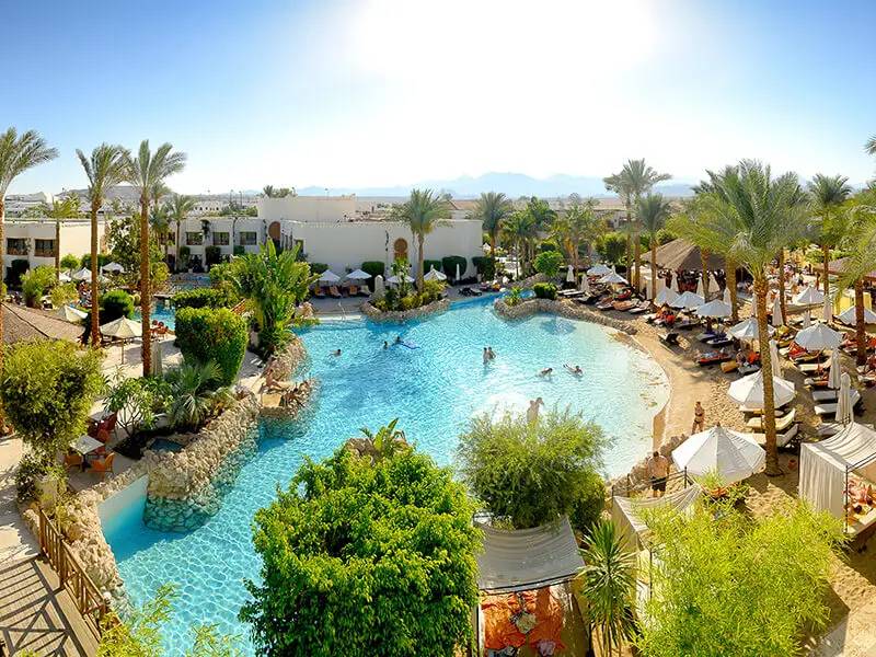 Traumhaft gestaltete Poollandschaft