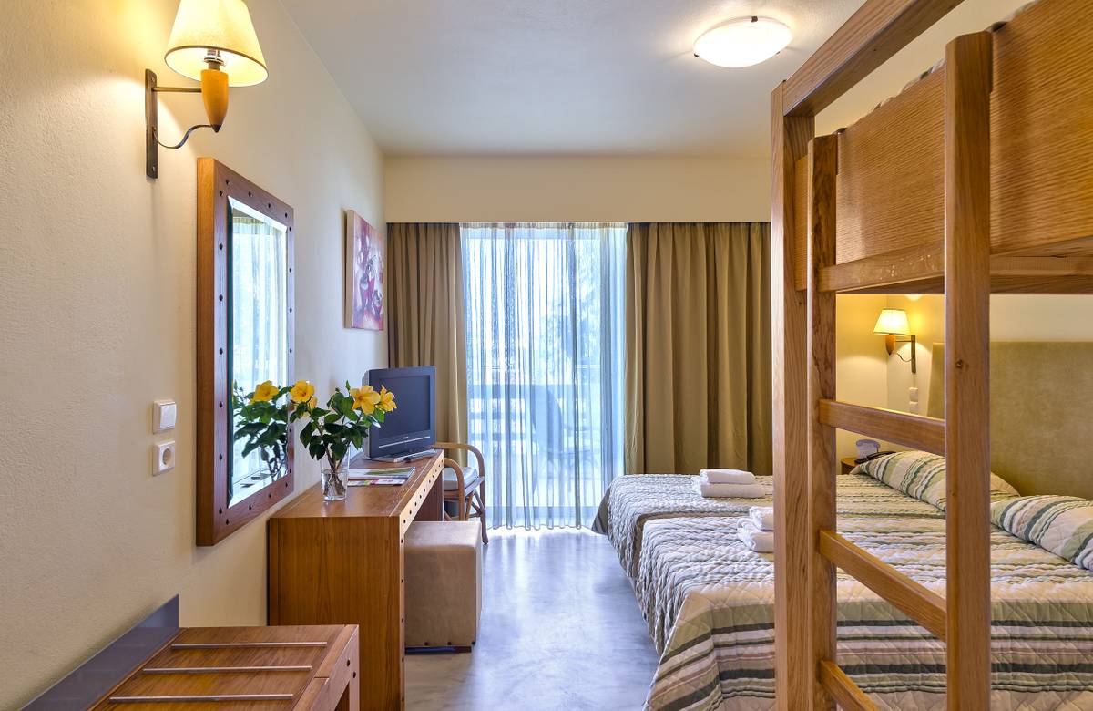 2. Bild Santa Marina Beach Hotel