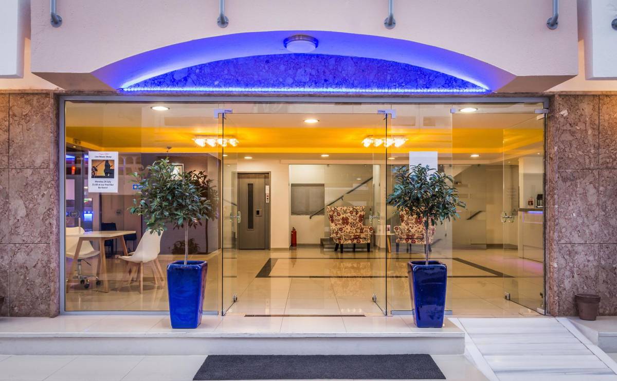 1. Bild Sergios Hotel