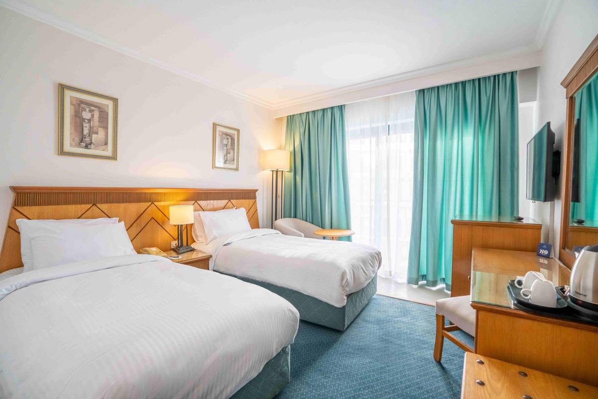 3. Bild Azal Pyramids