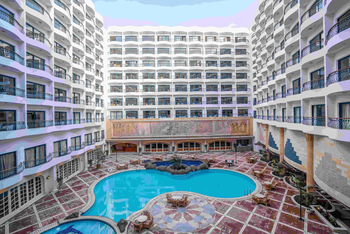 2. Bild Azal Pyramids