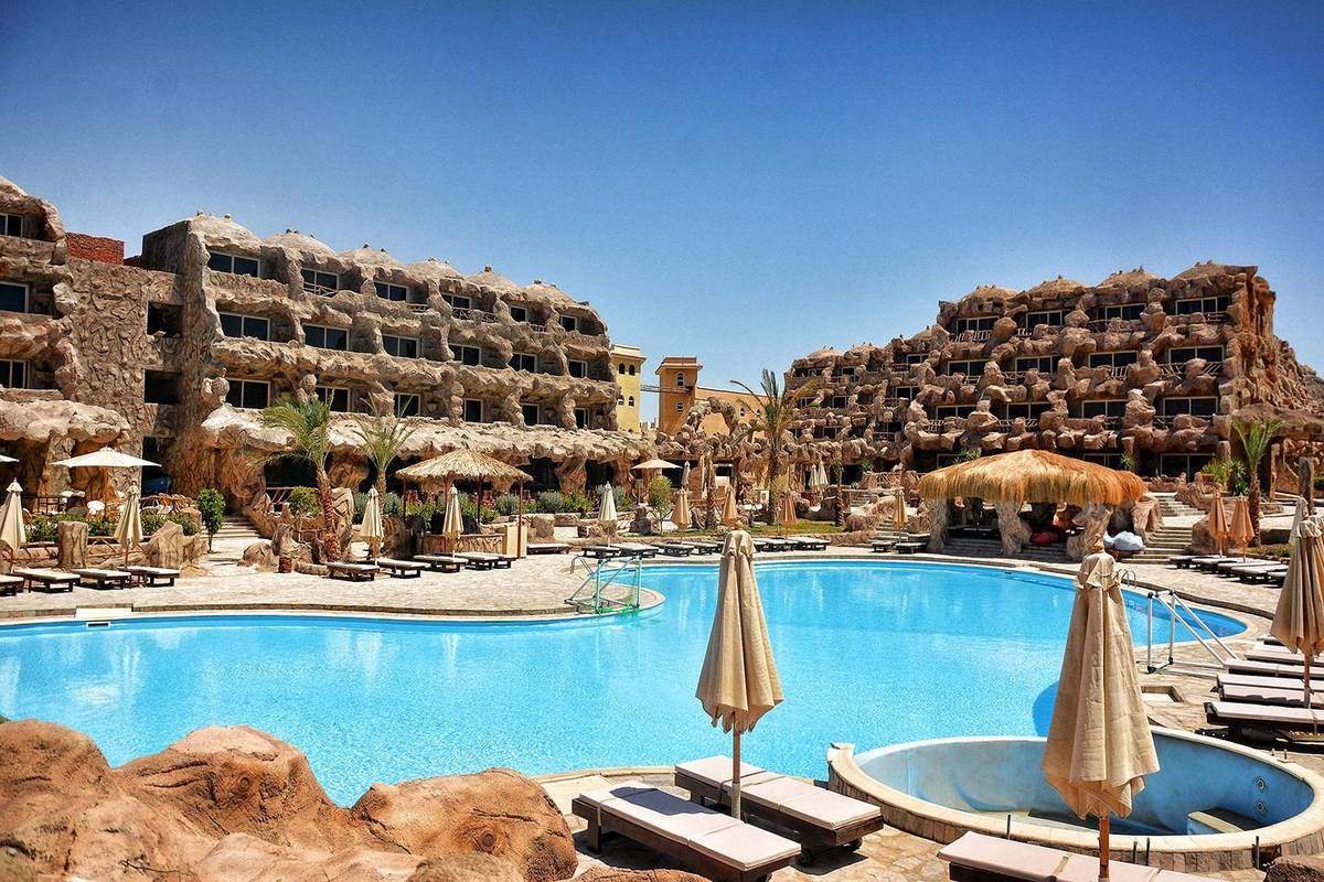 1. Bild Caves Beach Resort