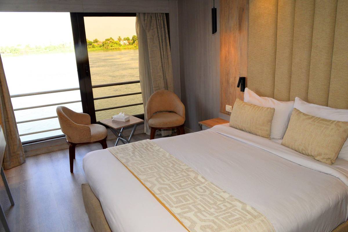 3. Bild MS Dolphin or Queen YI TI & Siva Grand Beach