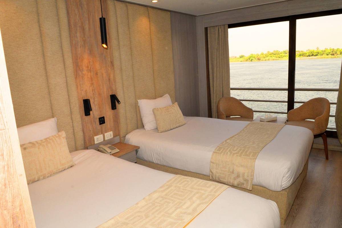 5. Bild MS Dolphin or Queen YI TI & Siva Grand Beach