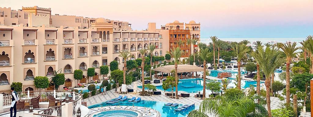 Blick auf Hotelanlage in Ägypten beim Frühbucher Special