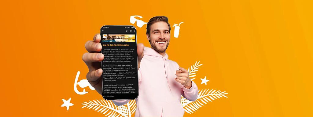 Mann hält Handy in der Hand mit ETI Newsletter auf dem Bildschirm