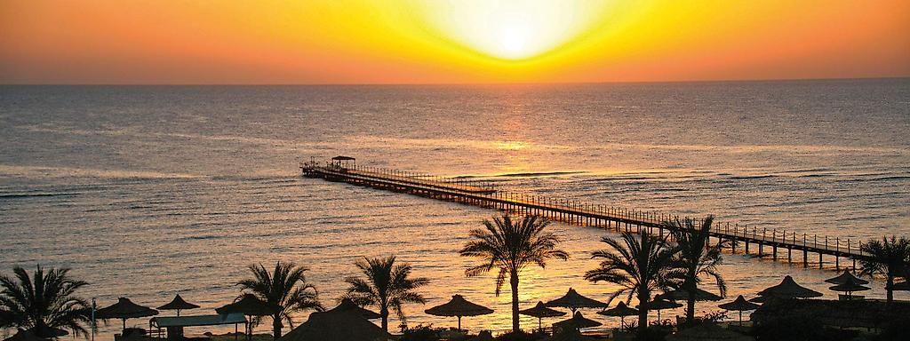 Strand und Meer von Marsa Alam in der Dämmerung