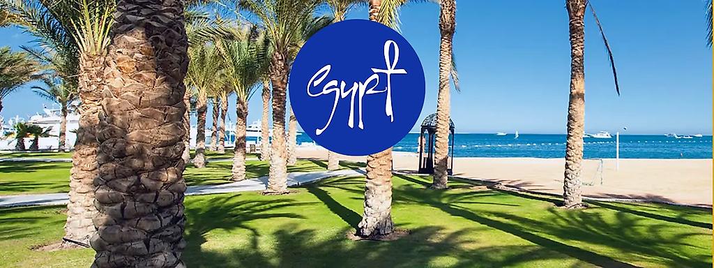 Strandpromenade von Hurghada mit Palmen