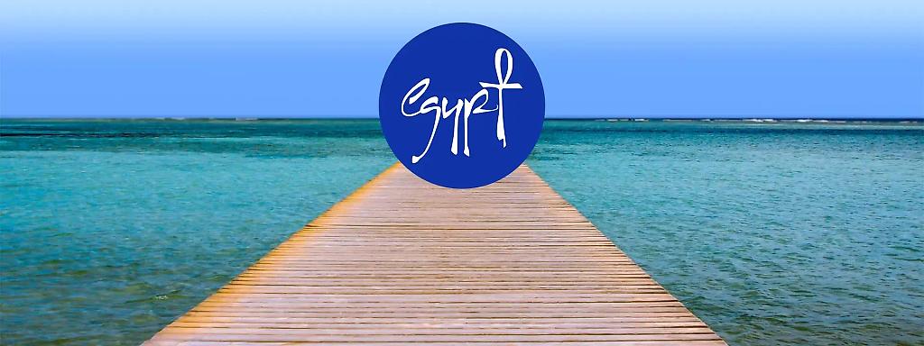 Steg ans Meer in El Gouna mit Ägypten Logo