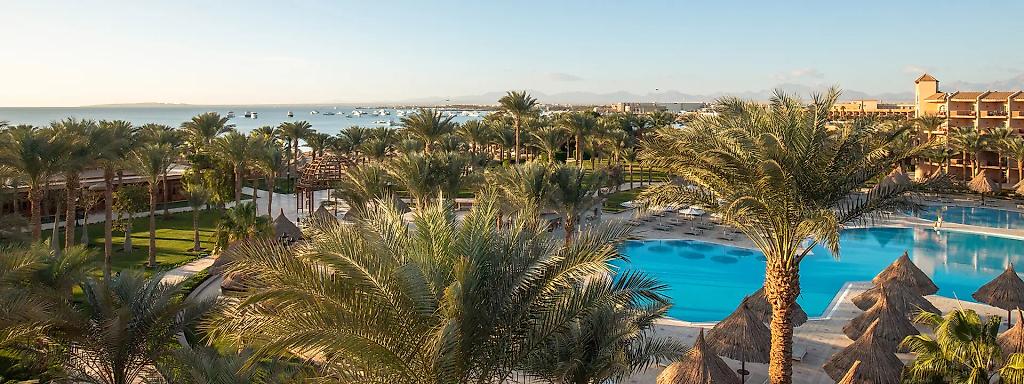 Blick auf Pool eines RED SEA HOTELS