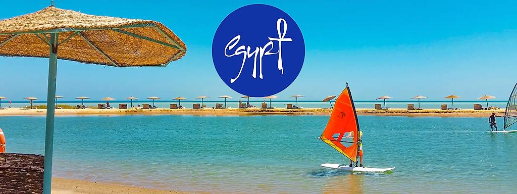 Steg ans Meer in El Gouna mit Ägypten Logo