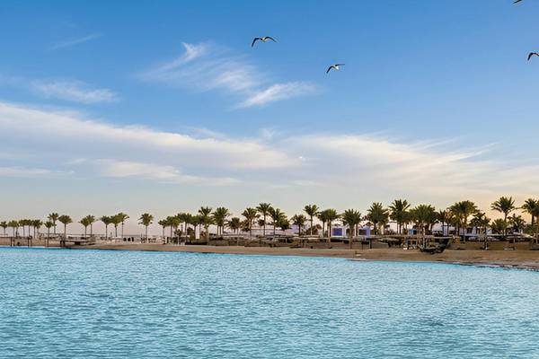 Blick auf den Strand und Meer von Marsa Alam