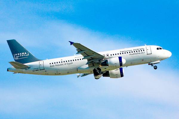 Blick auf eine Nesma Airlines Maschine