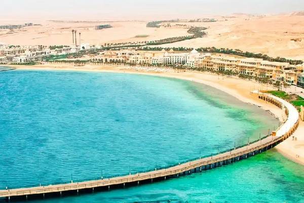 Luftbild mit Blick auf die Bucht von Sahl Hasheesh