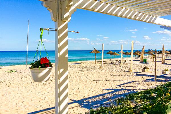 Blick auf den Strand in Djerba